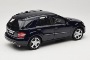 Mercedes ML W164 Tanzanite Blue Έκδοση Αντιπροσώπου Minichamps 1:18 B66962322 Μέταλλο - εικόνα 3 από 8