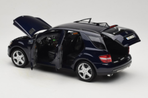 Mercedes ML W164 Tanzanite Blue Έκδοση Αντιπροσώπου Minichamps 1:18 B66962322 Μέταλλο - εικόνα 5 από 8