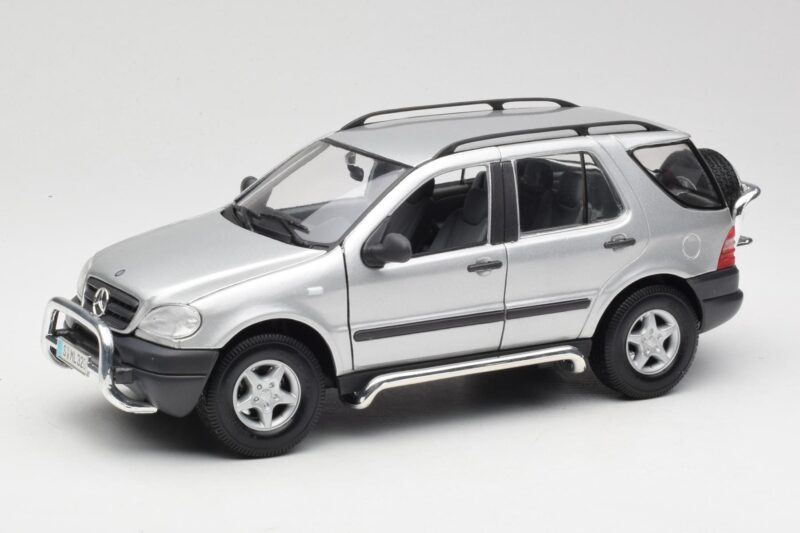 Mercedes ML320 W163 Ασημί Maisto 1:18 50319 Μέταλλο
