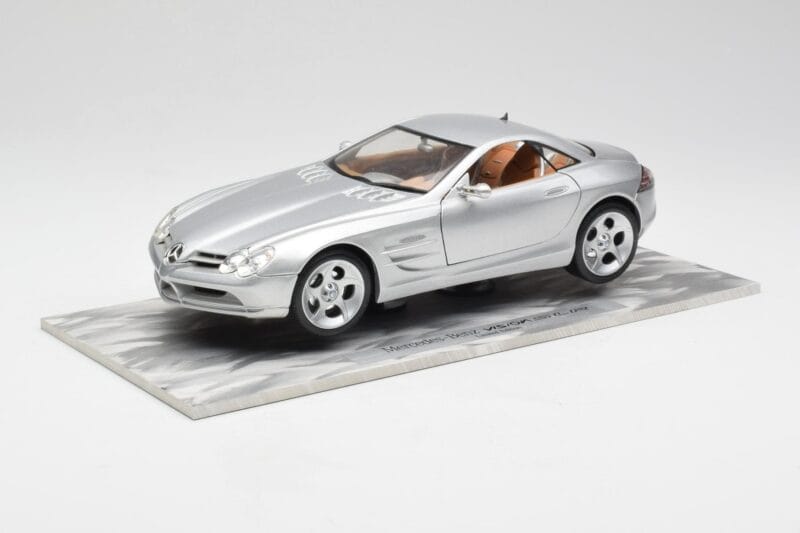 Mercedes SLR Vision Ασημί Περιορισμένη Έκδοση Με Βάση Αλουμινίου Bburago 1:18 B66962102 Μέταλλο