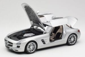 Mercedes SLS AMG C197 Iridium Ασημί Minichamps 1:18 100039026 Μέταλλο - εικόνα 2 από 8