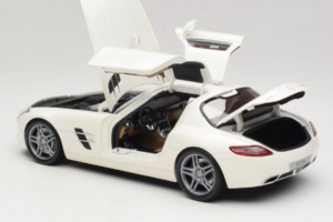 Mercedes SLS AMG Designo Mystic White Museum Edition Minichamps 1:18 B66055551 Μέταλλο - εικόνα 5 από 8