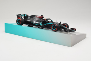 Mercedes W11 #63 G. Russell Mercedes AMG Petronas Sakhir Grand Prix 2020 Minichamps 1:18 113201663 Ρητίνη - εικόνα 4 από 7