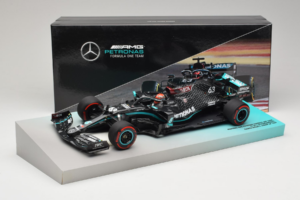 Mercedes W11 #63 G. Russell Mercedes AMG Petronas Sakhir Grand Prix 2020 Minichamps 1:18 113201663 Ρητίνη - εικόνα 7 από 7