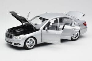 Mercedes E-Class W212 Avantgarde Iridium Ασημί Χρώμα Έκδοση 2 Minichamps 1:18 B66960212-D2 Μέταλλο - εικόνα 2 από 11