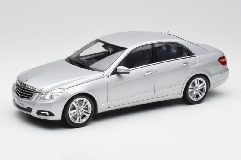 Mercedes E-Class W212 Avantgarde Iridium Ασημί Χρώμα Έκδοση 2 Minichamps 1:18 B66960212-D2 Μέταλλο