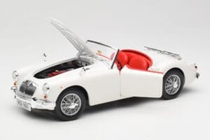 MGA Roadster Old English White Revell 1:18 08455 Μέταλλο - εικόνα 2 από 8