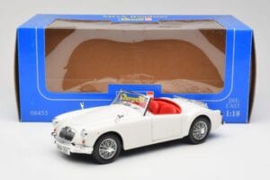 MGA Roadster Old English White Revell 1:18 08455 Μέταλλο - εικόνα 8 από 8