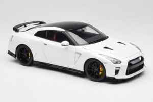 Nissan GT-R R35 Track Edition NISMO Pearl White MotorHelix 1:18 M83518 Μέταλλο - εικόνα 6 από 8