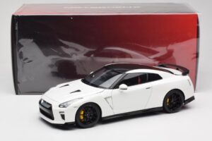 Nissan GT-R R35 Track Edition NISMO Pearl White MotorHelix 1:18 M83518 Μέταλλο - εικόνα 8 από 8