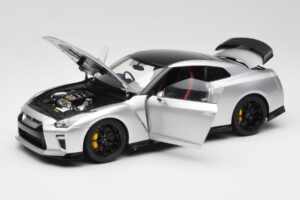 Nissan GT-R R35 Track Edition NISMO T-Spec Ultimate Metal Silver MotorHelix 1:18 M83517 Μέταλλο - εικόνα 2 από 8