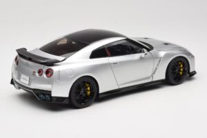 Nissan GT-R R35 Track Edition NISMO T-Spec Ultimate Metal Silver MotorHelix 1:18 M83517 Μέταλλο - εικόνα 3 από 8