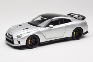 Nissan GT-R R35 Track Edition NISMO T-Spec Ultimate Metal Silver MotorHelix 1:18 M83517 Μέταλλο