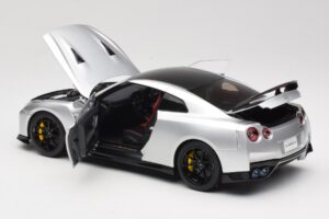 Nissan GT-R R35 Track Edition NISMO T-Spec Ultimate Metal Silver MotorHelix 1:18 M83517 Μέταλλο - εικόνα 5 από 8