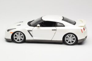 Nissan GT-R R35 Λευκό Bburago 1:18 18-12079 Μέταλλο - εικόνα 4 από 8
