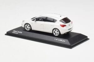 Opel Astra J Λευκό Minichamps 1:43 400049001 Μέταλλο - εικόνα 3 από 4