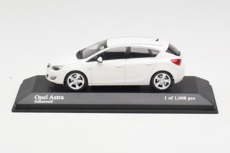 Opel Astra J Λευκό Minichamps 1:43 400049001 Μέταλλο