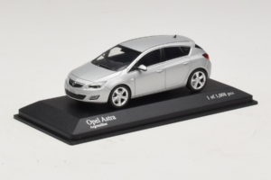 Opel Astra J Ασημί Minichamps 1:43 400049000 Μέταλλο - εικόνα 2 από 4