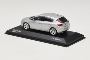 Opel Astra J Ασημί Minichamps 1:43 400049000 Μέταλλο - εικόνα 3 από 4