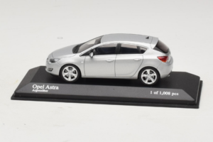 Opel Astra J Ασημί Minichamps 1:43 400049000 Μέταλλο