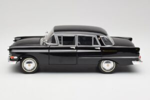 Opel Kapitan P2 Μαύρο Revell 1:18 08821 Μέταλλο - εικόνα 4 από 8