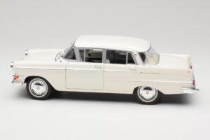 Opel Kapitan P2 Λευκό Revell 1:18 08821-M1 Μέταλλο - εικόνα 4 από 8