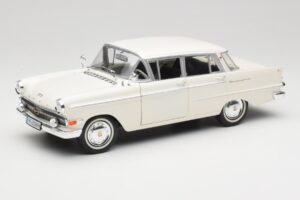 Opel Kapitan P2 Λευκό Revell 1:18 08821-M1 Μέταλλο