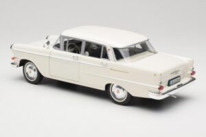 Opel Kapitan P2 Λευκό Revell 1:18 08821-M1 Μέταλλο - εικόνα 7 από 8