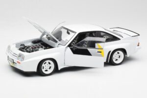 Opel Manta 400 Homologation Λευκό Revell 1:18 8819 Μέταλλο - εικόνα 2 από 8