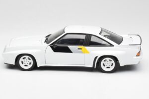 Opel Manta 400 Homologation Λευκό Revell 1:18 8819 Μέταλλο - εικόνα 4 από 8