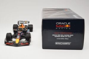 Oracle Red Bull Racing RB19 #1 M. Verstappen Winner Miami GP 2023 Minichamps 1:18 110230501 Μέταλλο - εικόνα 6 από 6