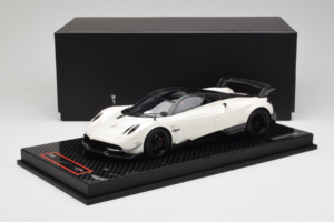 Pagani Huayra BC White Metallic Yy Model 1:18 REMC025 Ρητίνη - εικόνα 7 από 7