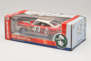 Plymouth Fury #43 R. Petty NASCAR 1960 Auto World 1:24 AW24003/06 Μέταλλο - εικόνα 3 από 3