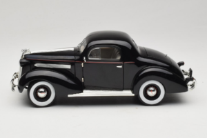 Pontiac Deluxe Μαύρο Signature Models 1:18 18106 Μέταλλο - εικόνα 4 από 8