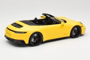 Porsche 911 992 Carrera 4 GTS Καμπριολέ Κίτρινο Minichamps 1:18 155063030 Μέταλλο - εικόνα 2 από 6
