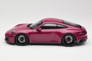 Porsche 911 992 Carrera 4 GTS Rubystar Minichamps 1:18 155063102 Μέταλλο - εικόνα 3 από 6