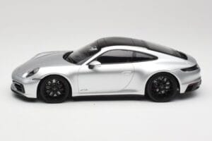 Porsche 911 992 Carrera 4 GTS Ασημί Minichamps 1:18 155063104 Μέταλλο - εικόνα 3 από 6