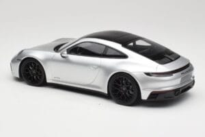 Porsche 911 992 Carrera 4 GTS Ασημί Minichamps 1:18 155063104 Μέταλλο - εικόνα 5 από 6