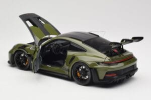 Porsche 911 992 GT3 RS Nato Olive & Black Wheels Minichamps 1:18 110062027 Μέταλλο - εικόνα 5 από 8