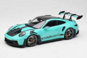 Porsche 911 992 GT3 RS Python Green & Dark Silver Wheels Minichamps 1:18 110062026 Μέταλλο