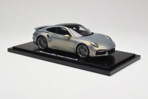 Porsche 911 Turbo S 992 Silver Bamboo Chromaflire With Display Case Spark 1:18 WAP0219100RTSS Ρητίνη - εικόνα 4 από 7