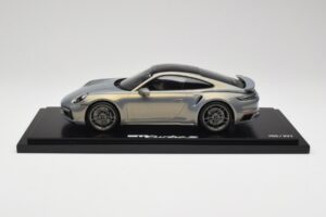 Porsche 911 Turbo S 992 Silver Bamboo Chromaflire With Display Case Spark 1:18 WAP0219100RTSS Ρητίνη