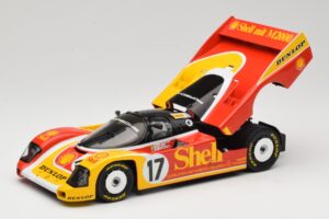 Porsche 962C Group C #17 D. Bell / H-J. Stuck / K. Ludwig 24 Hours of Le Mans 1988 Universal Hobbies 1:18 4704 Μέταλλο - εικόνα 2 από 8