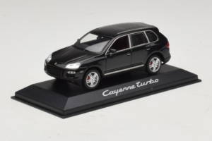Porsche Cayenne Turbo Dark Green Metallic Minichamps 1:43 WAP02061117 Μέταλλο - εικόνα 2 από 5