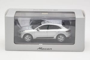 Porsche Macan 95B Silver Grey Metallic Πρωτότυπο Minichamps 1:43 WAP0201540E Μέταλλο - εικόνα 4 από 4