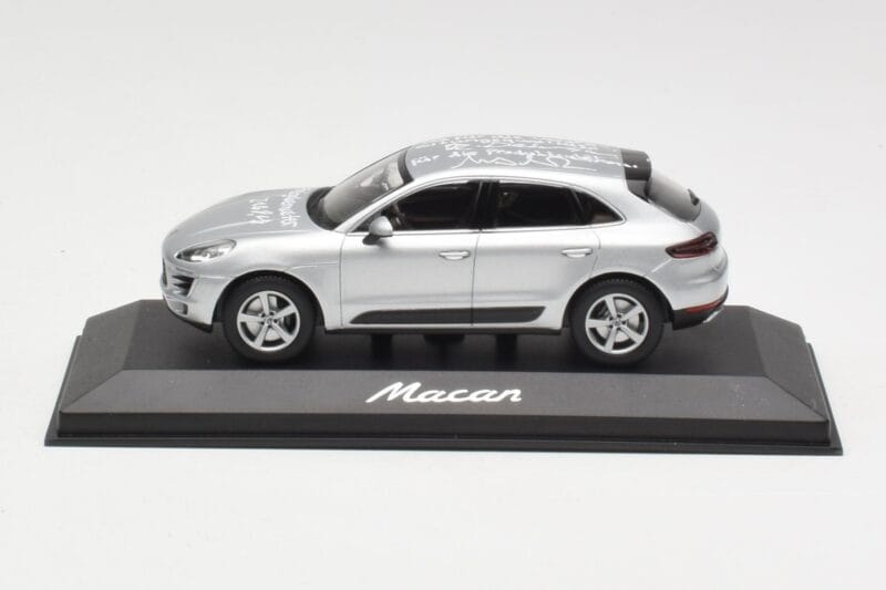 Porsche Macan 95B Silver Grey Metallic Πρωτότυπο Minichamps 1:43 Porsche Macan 95B Silver Grey Metallic Πρωτότυπο Minichamps 1:43 WAP0201540E Μέταλλο