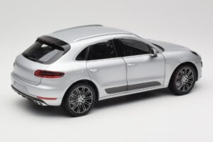 Porsche Macan Turbo 95B Ασημί Minichamps 1:18 110062504 Μέταλλο - εικόνα 3 από 8