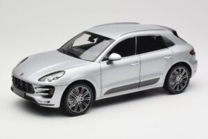 Porsche Macan Turbo 95B Ασημί Minichamps 1:18 110062504 Μέταλλο