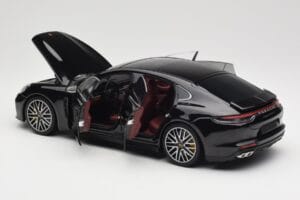 Porsche Panamera 971 Turbo S Μαύρο Metallic Minichamps 1:18 113061076 Μέταλλο - εικόνα 5 από 8
