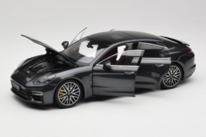 Porsche Panamera 971 Turbo S Grey Metallic Minichamps 1:18 113061073 Μέταλλο - εικόνα 2 από 8